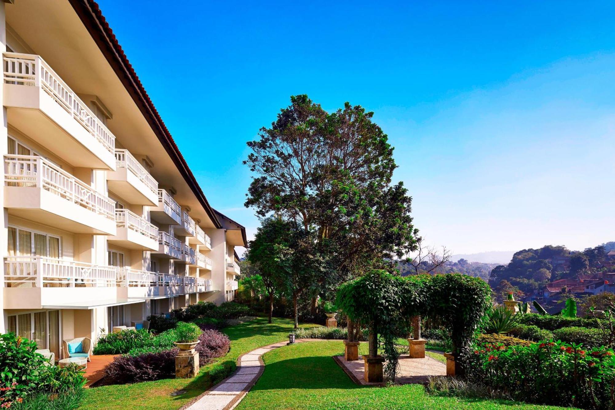 Sheraton Bandung Hotel & Towers Esterno foto