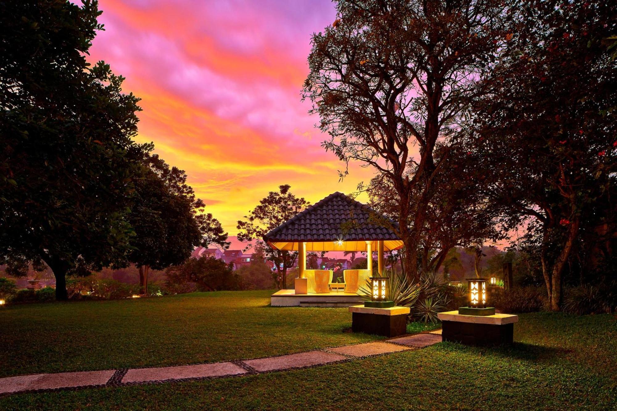 Sheraton Bandung Hotel & Towers Esterno foto