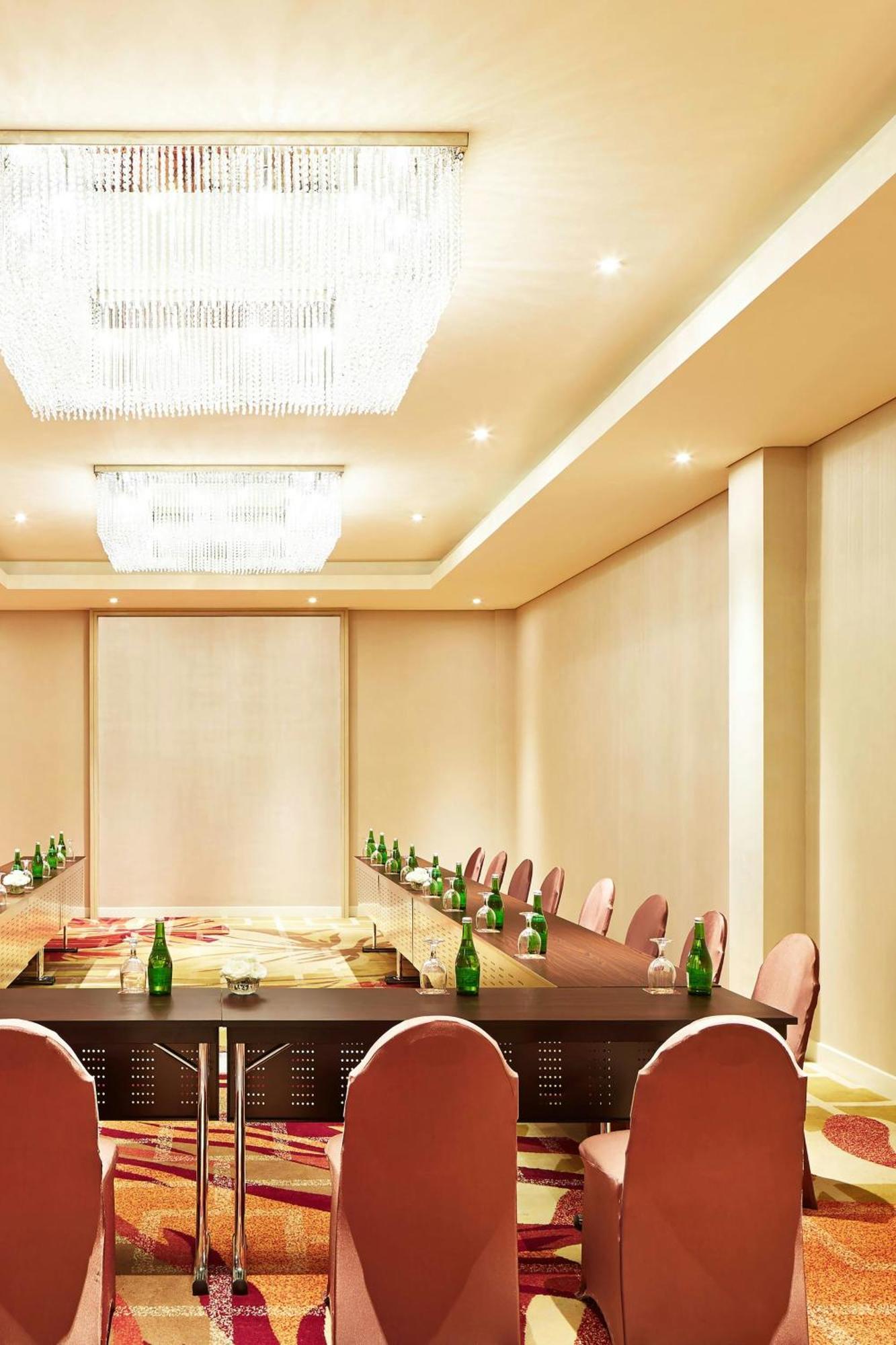 Sheraton Bandung Hotel & Towers Esterno foto