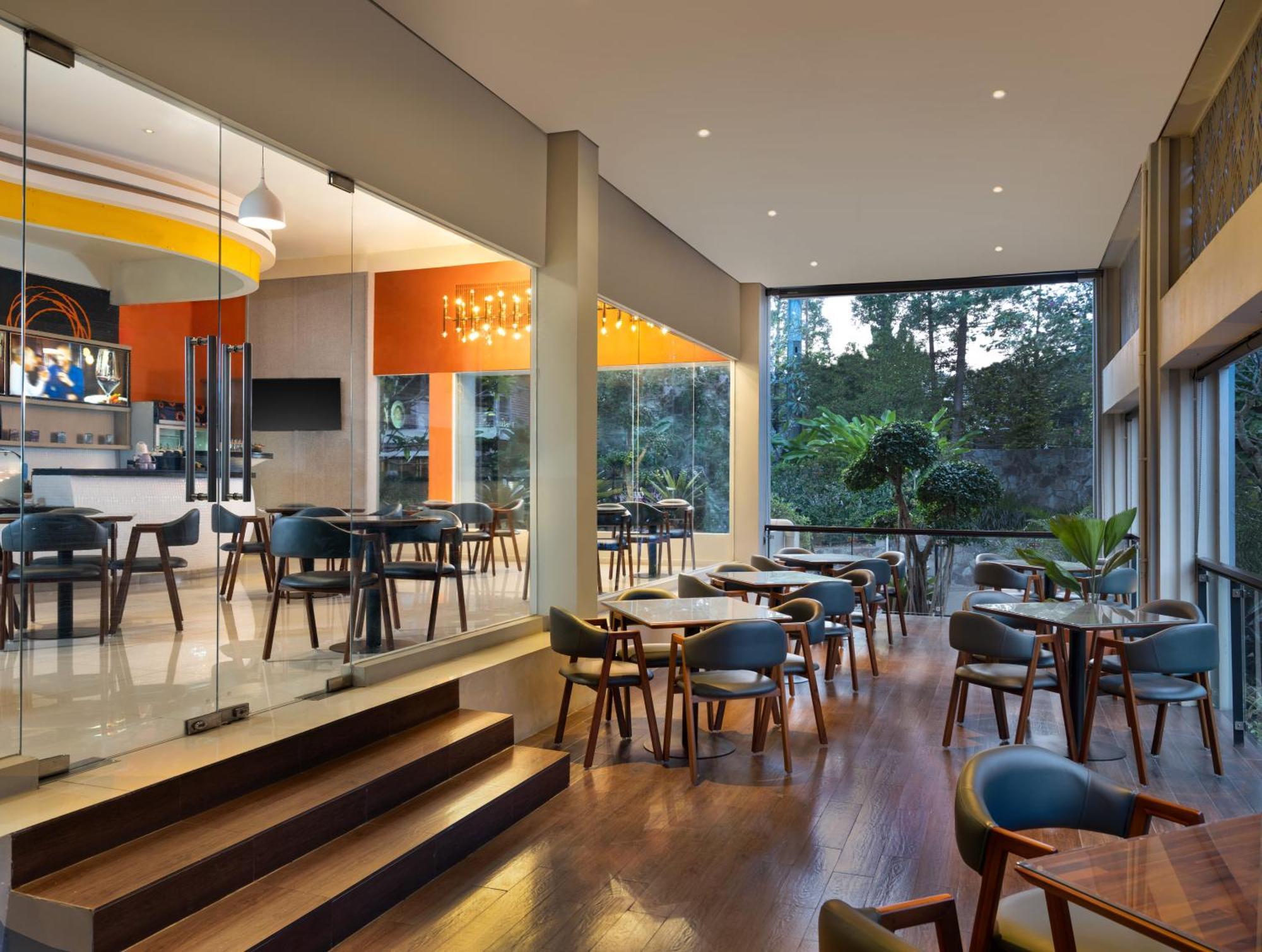 Sheraton Bandung Hotel & Towers Esterno foto