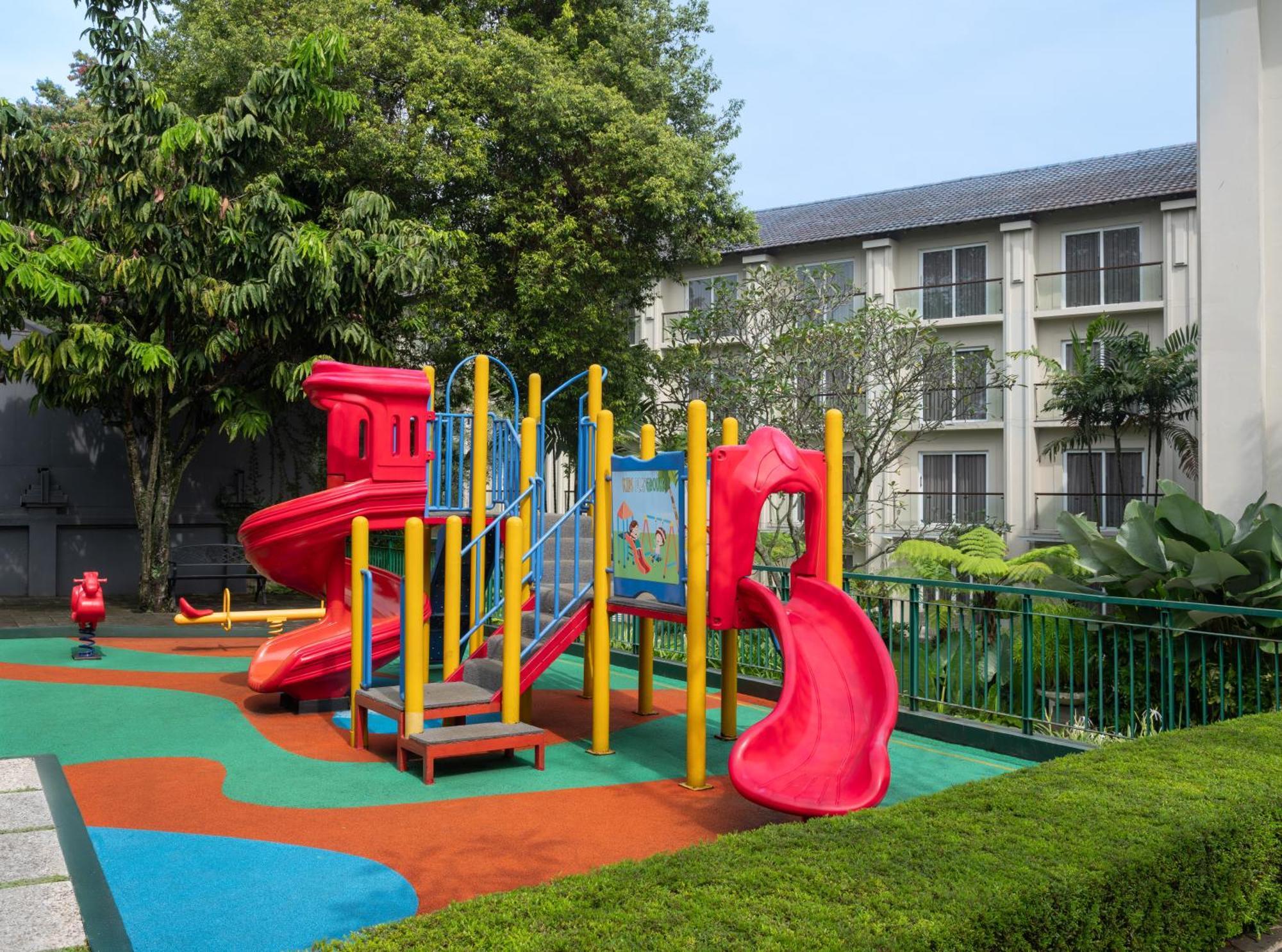Sheraton Bandung Hotel & Towers Esterno foto