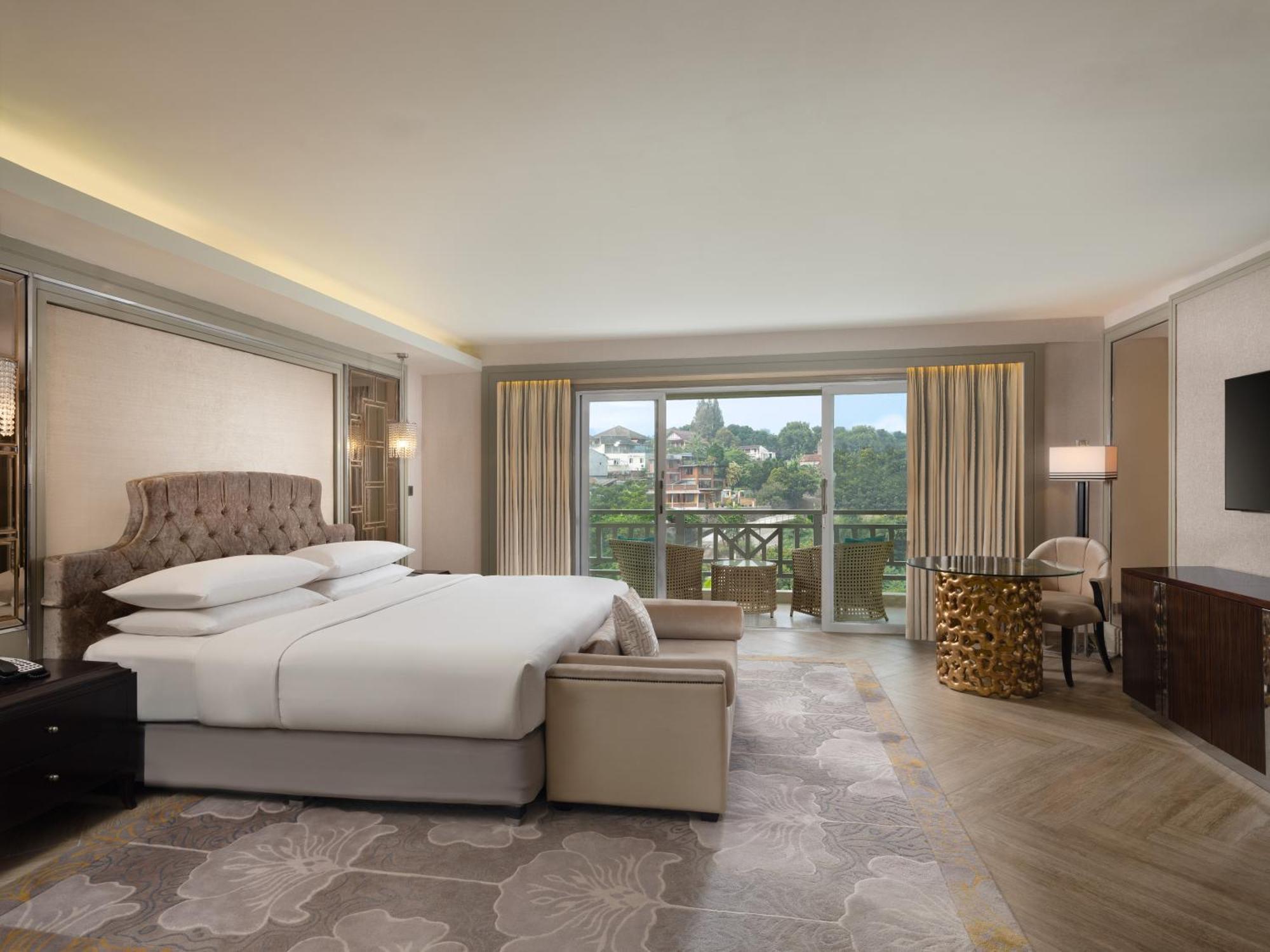 Sheraton Bandung Hotel & Towers Esterno foto